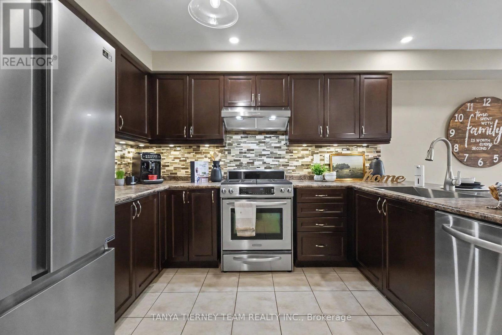 96 Mildenhall Place, Whitby, Ontario  L1M 0E4 - Photo 5 - E13747290