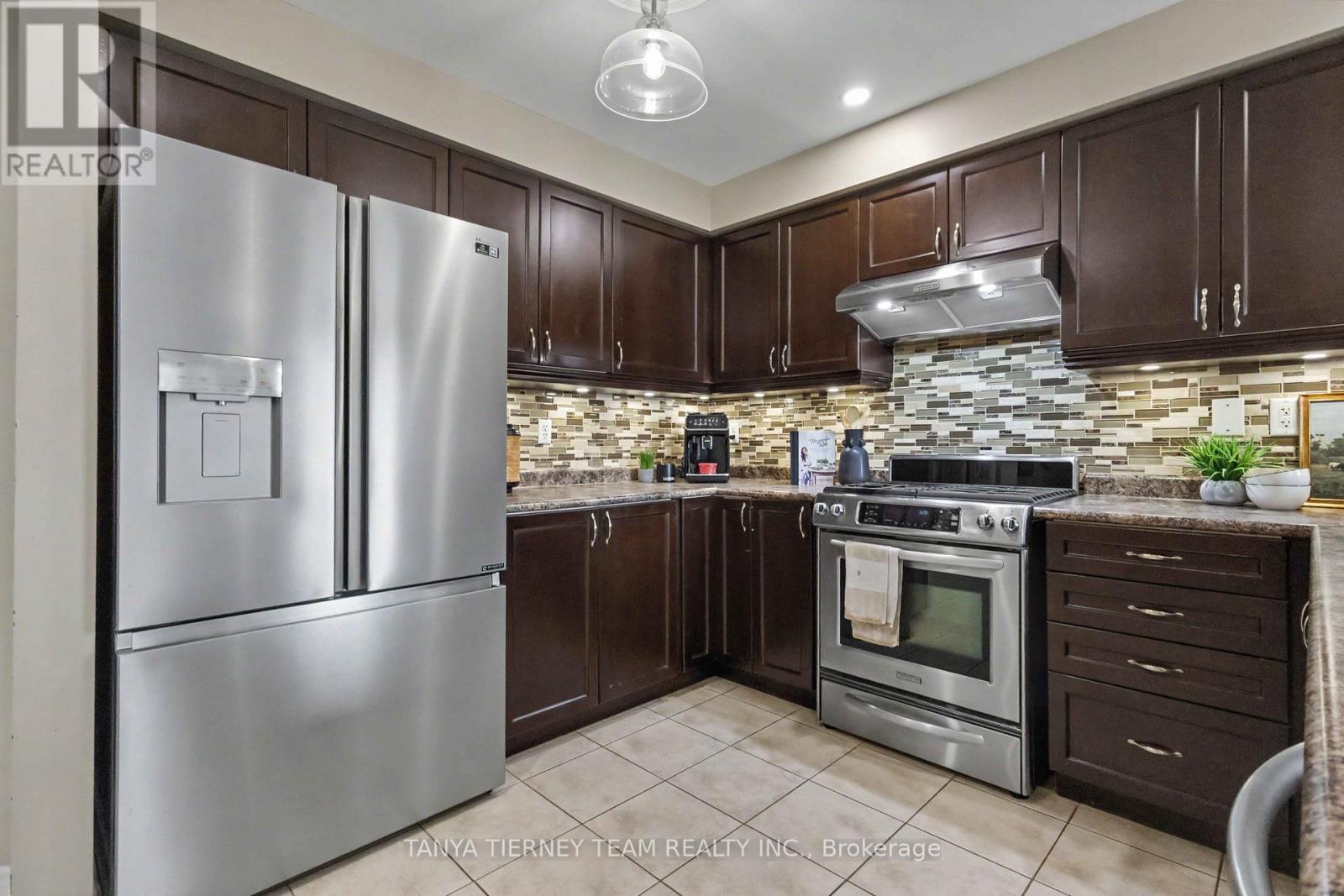 96 Mildenhall Place, Whitby, Ontario  L1M 0E4 - Photo 6 - E13747290