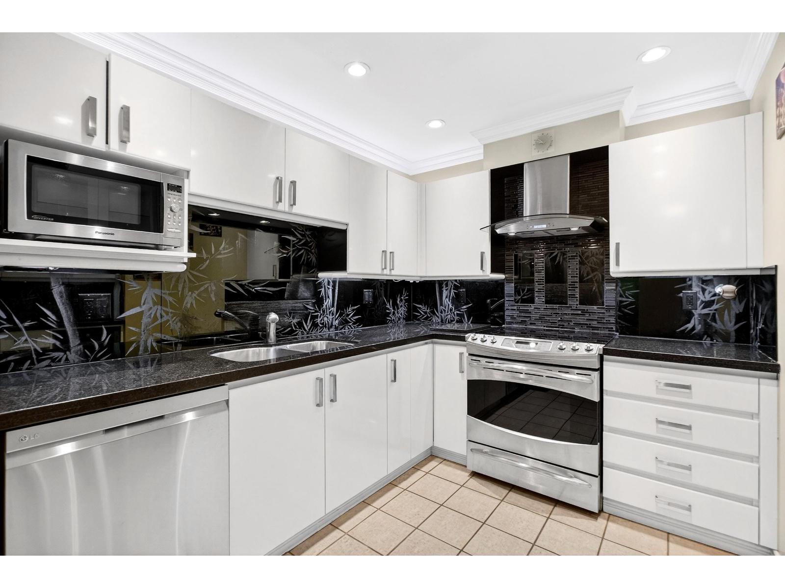 205 15140 29a Avenue, Surrey, British Columbia  V4P 3B1 - Photo 10 - R3161638