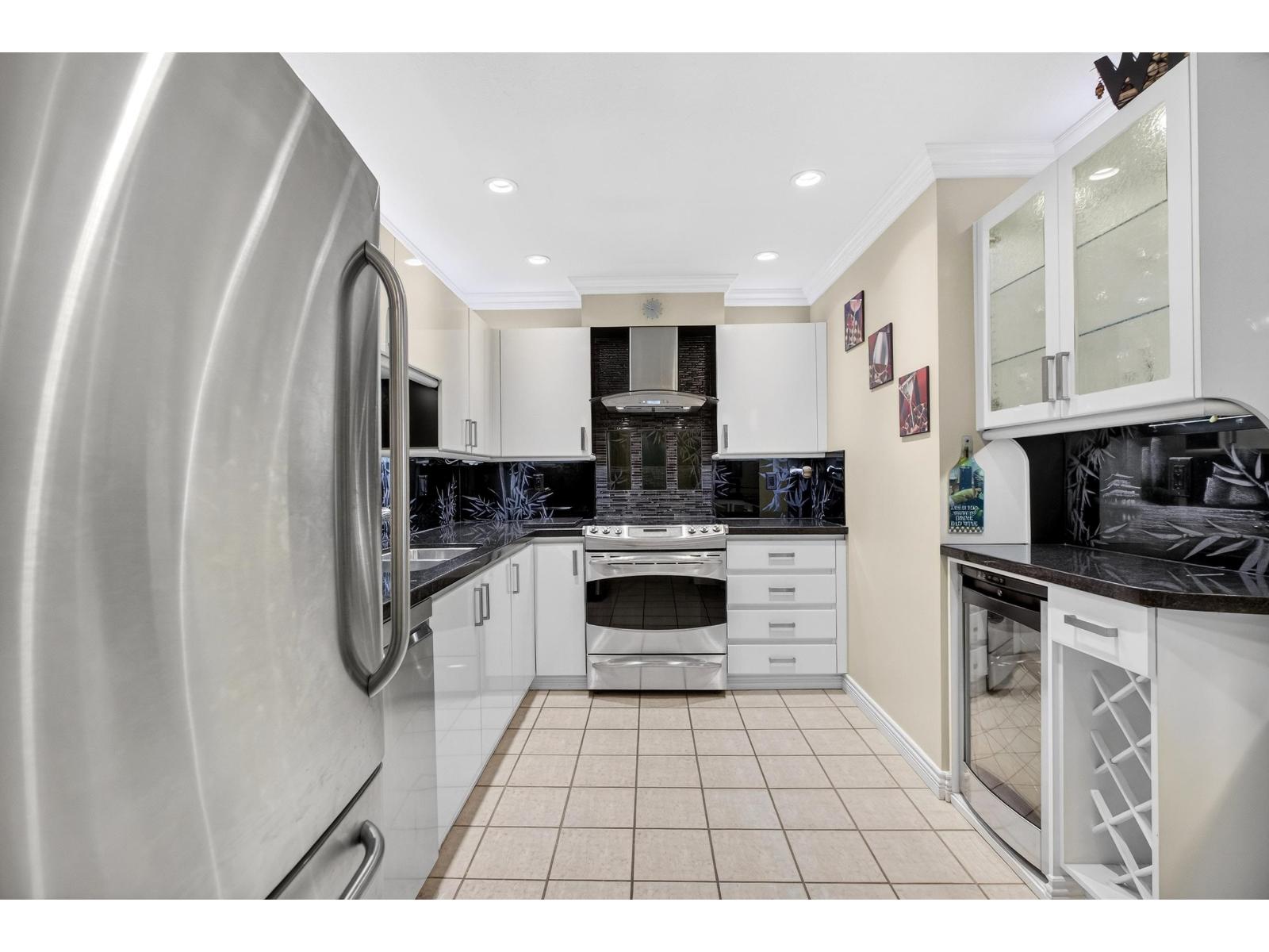 205 15140 29a Avenue, Surrey, British Columbia  V4P 3B1 - Photo 11 - R3161638