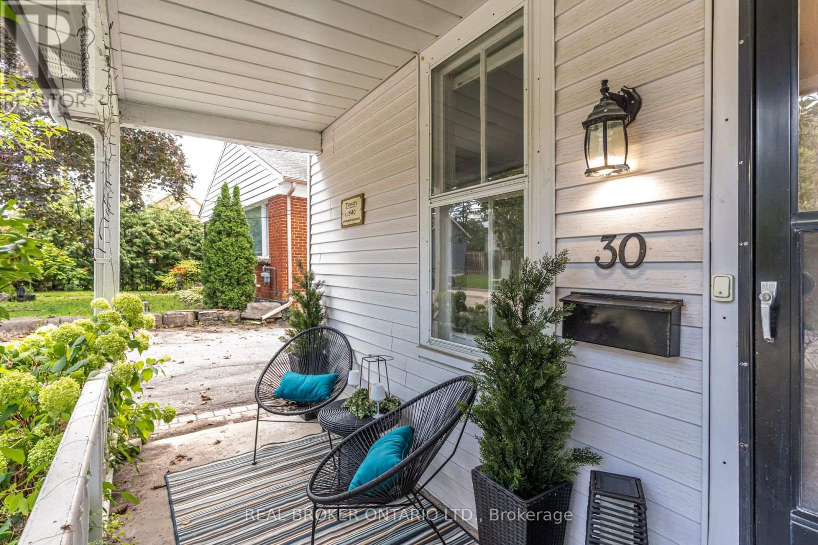 30 Elizabeth Street S, Richmond Hill (Mill Pond), Ontario  L4C 3V4 - Photo 2 - N13747198