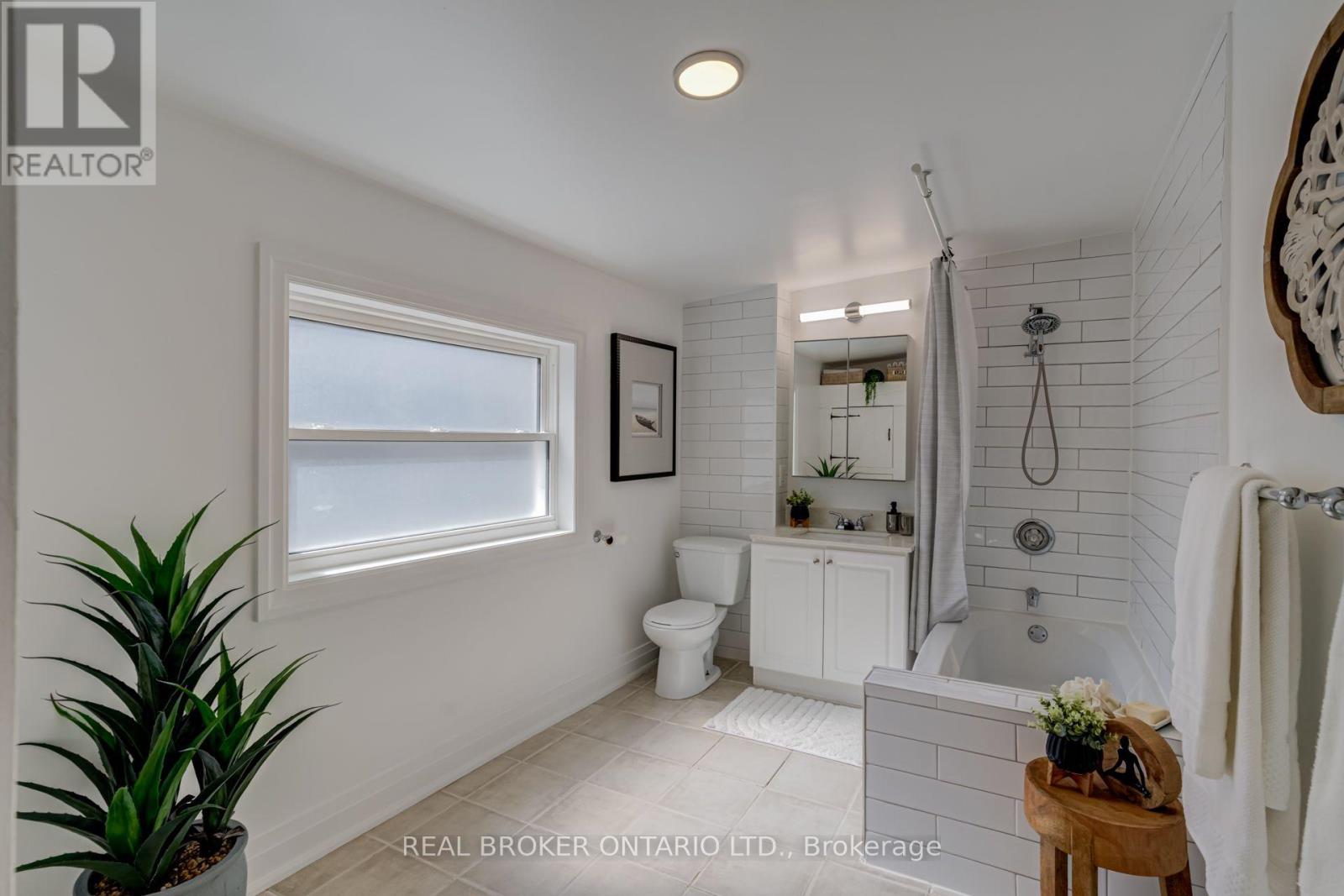 30 Elizabeth Street S, Richmond Hill (Mill Pond), Ontario  L4C 3V4 - Photo 32 - N13747198