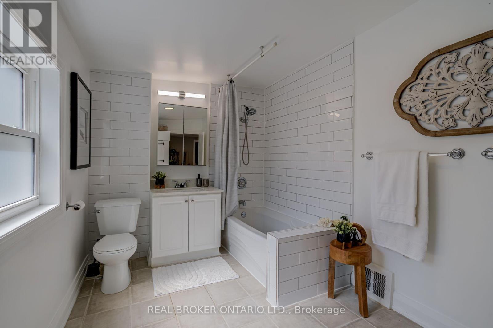 30 Elizabeth Street S, Richmond Hill (Mill Pond), Ontario  L4C 3V4 - Photo 33 - N13747198
