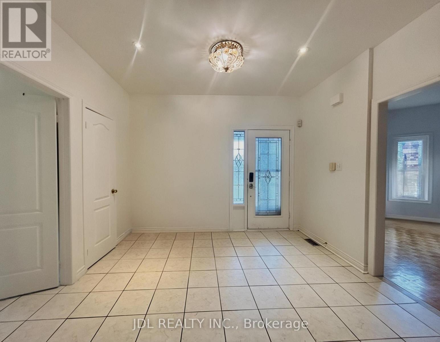 80 Caproni Drive, Vaughan, Ontario  L6A 1Y1 - Photo 5 - N13747316