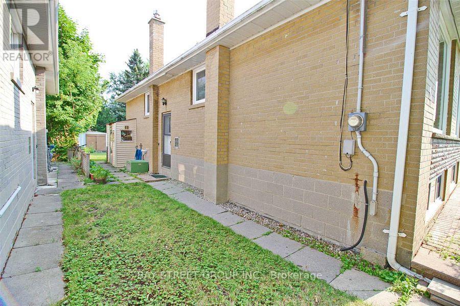 Main Fl - 324 Elmwood Avenue, Richmond Hill (Harding), Ontario  L4C 1L8 - Photo 2 - N13747324