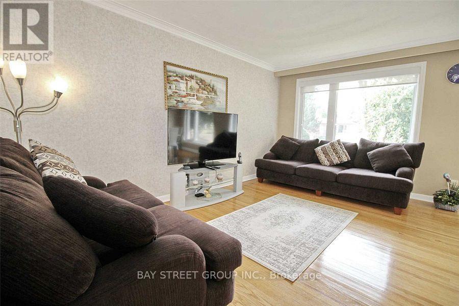 Main Fl - 324 Elmwood Avenue, Richmond Hill (Harding), Ontario  L4C 1L8 - Photo 5 - N13747324