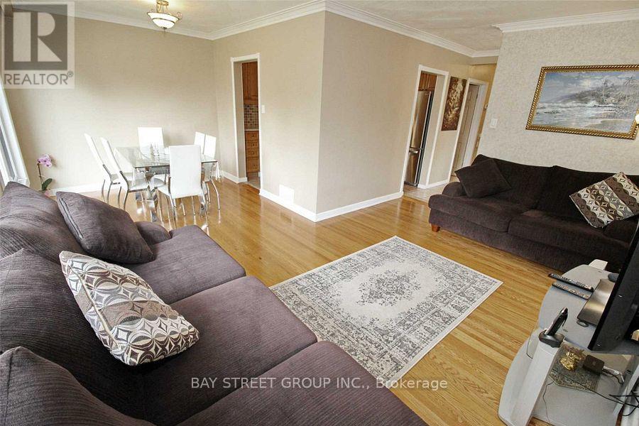 Main Fl - 324 Elmwood Avenue, Richmond Hill (Harding), Ontario  L4C 1L8 - Photo 6 - N13747324