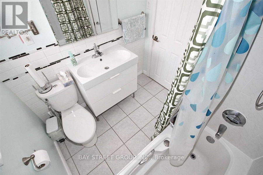 Main Fl - 324 Elmwood Avenue, Richmond Hill (Harding), Ontario  L4C 1L8 - Photo 9 - N13747324