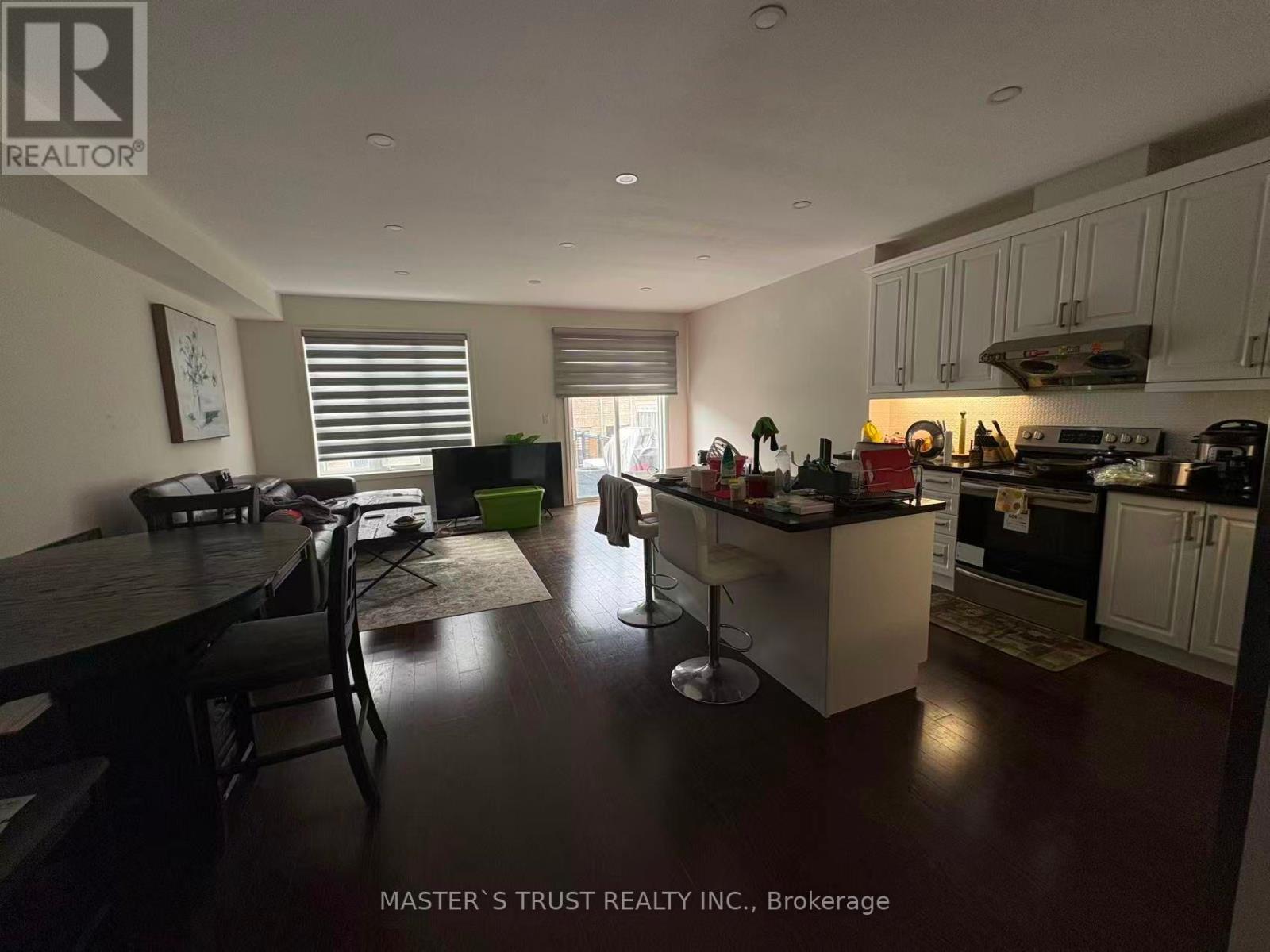 219 Radial Drive, Aurora, Ontario L4G 0Z8 - Photo 2 - N13747336