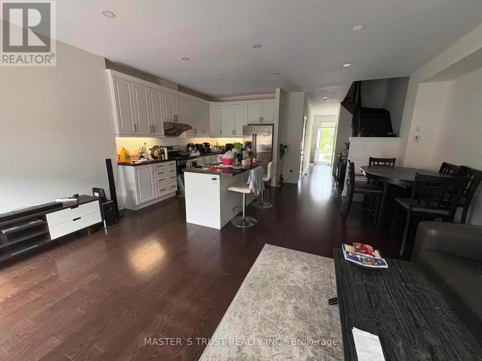 219 Radial Drive, Aurora, Ontario L4G 0Z8 - Photo 4 - N13747336