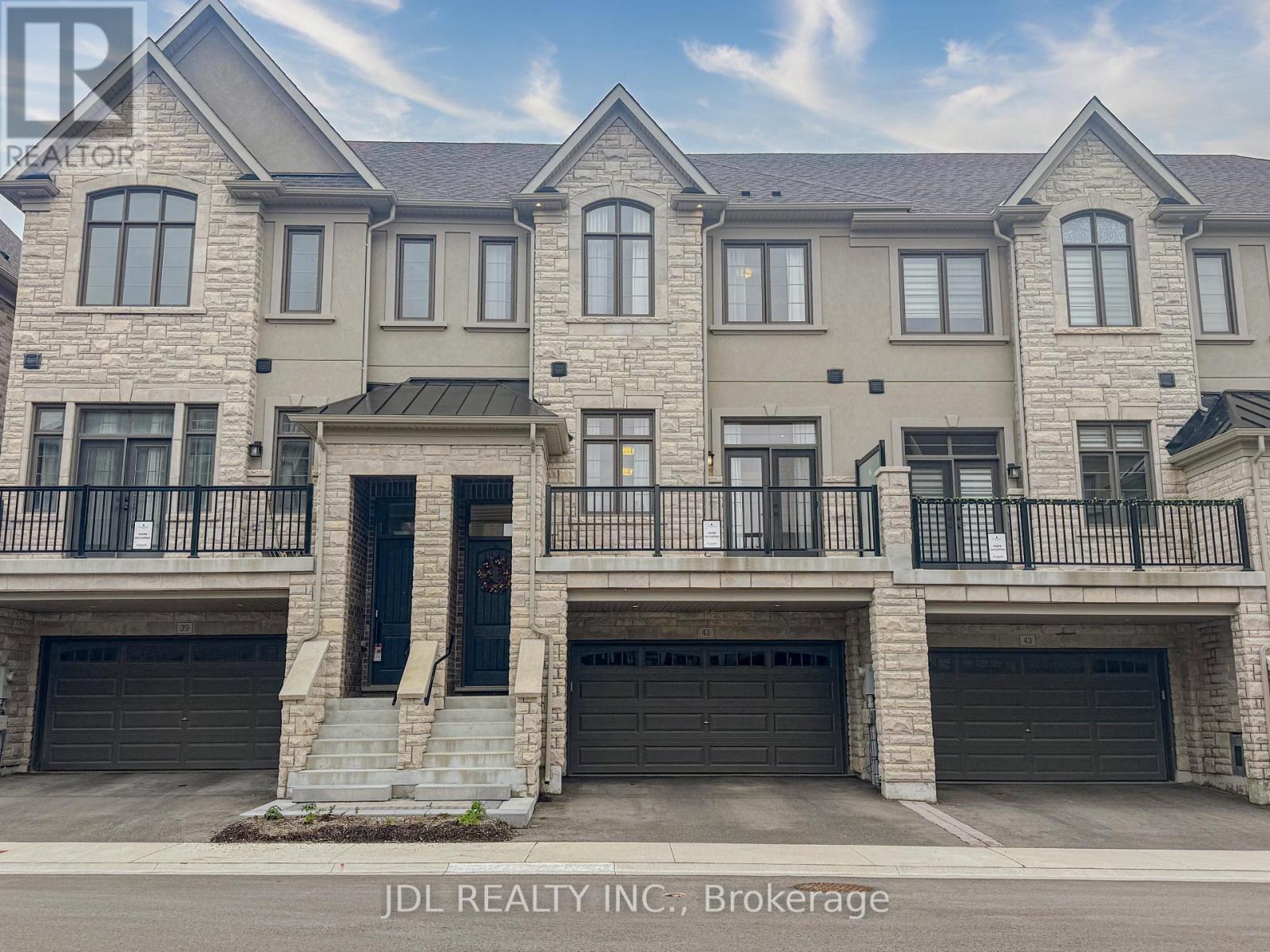 41 West Village Lane, Markham, Ontario  L6C 3L5 - Photo 2 - N13747358