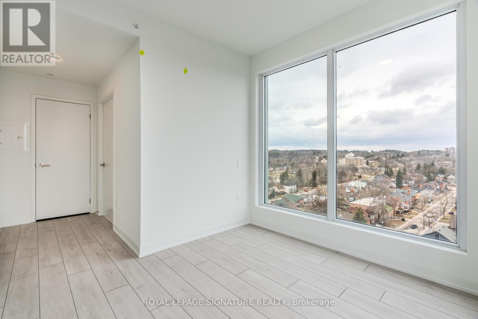 1305 - 39 Mary Street, Barrie (City Centre), Ontario  L4N 1S9 - Photo 2 - S13747350