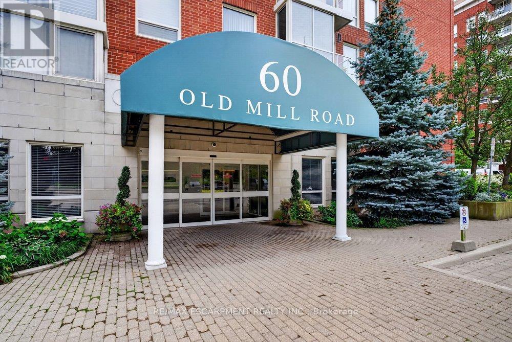 702 - 60 Old Mill Road, Oakville, Ontario  L6J 7V9 - Photo 2 - W13747184