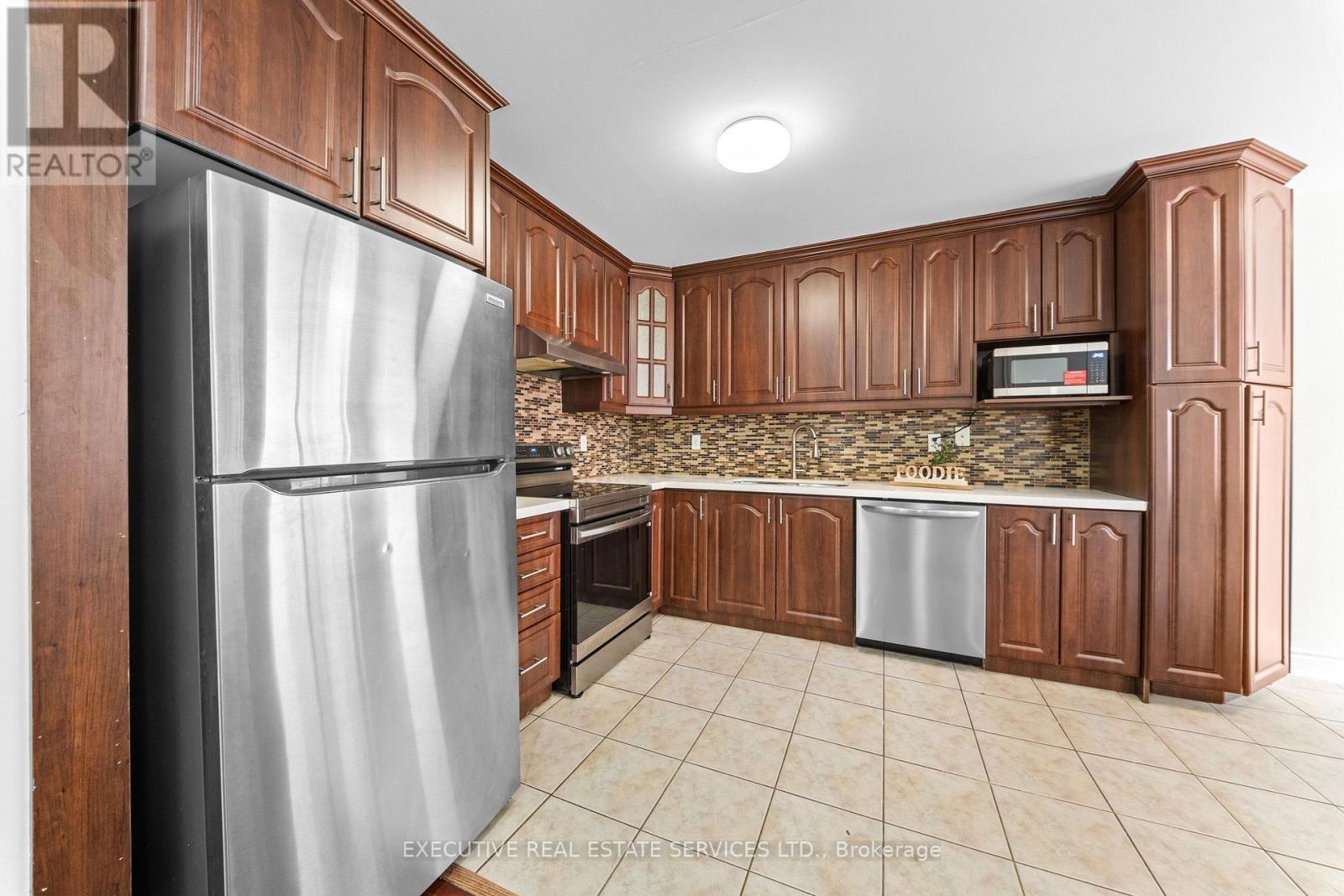 8 Spencer Drive N, Brampton, Ontario  L7A 2A4 - Photo 17 - W13747220