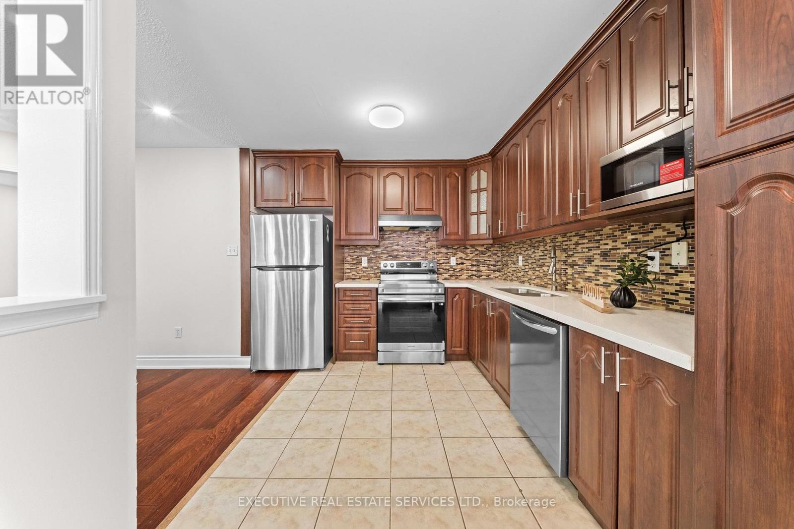 8 Spencer Drive N, Brampton, Ontario  L7A 2A4 - Photo 18 - W13747220