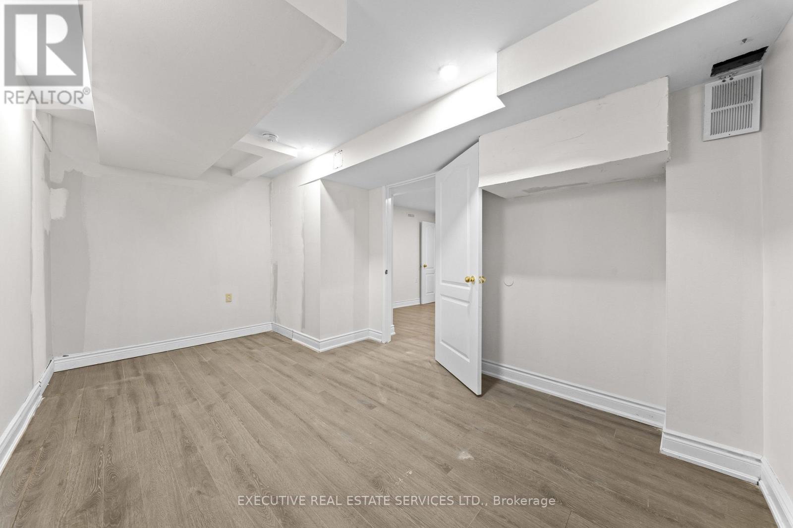8 Spencer Drive N, Brampton, Ontario  L7A 2A4 - Photo 39 - W13747220