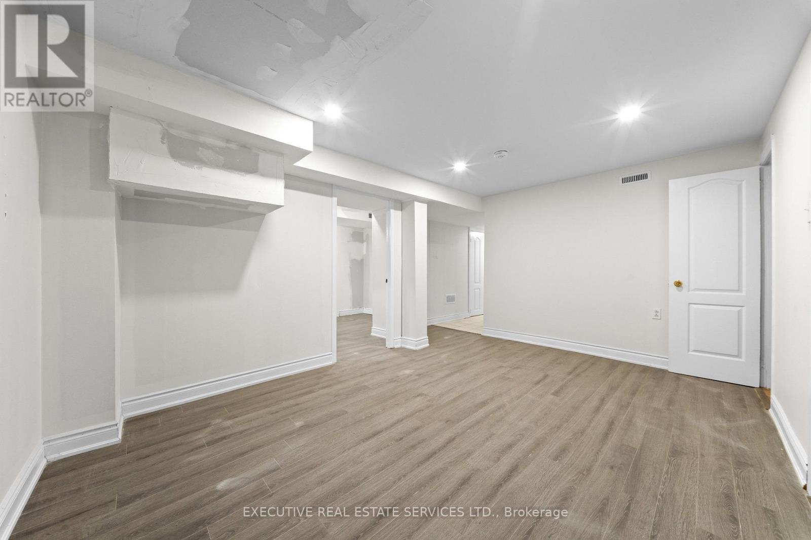 8 Spencer Drive N, Brampton, Ontario  L7A 2A4 - Photo 40 - W13747220