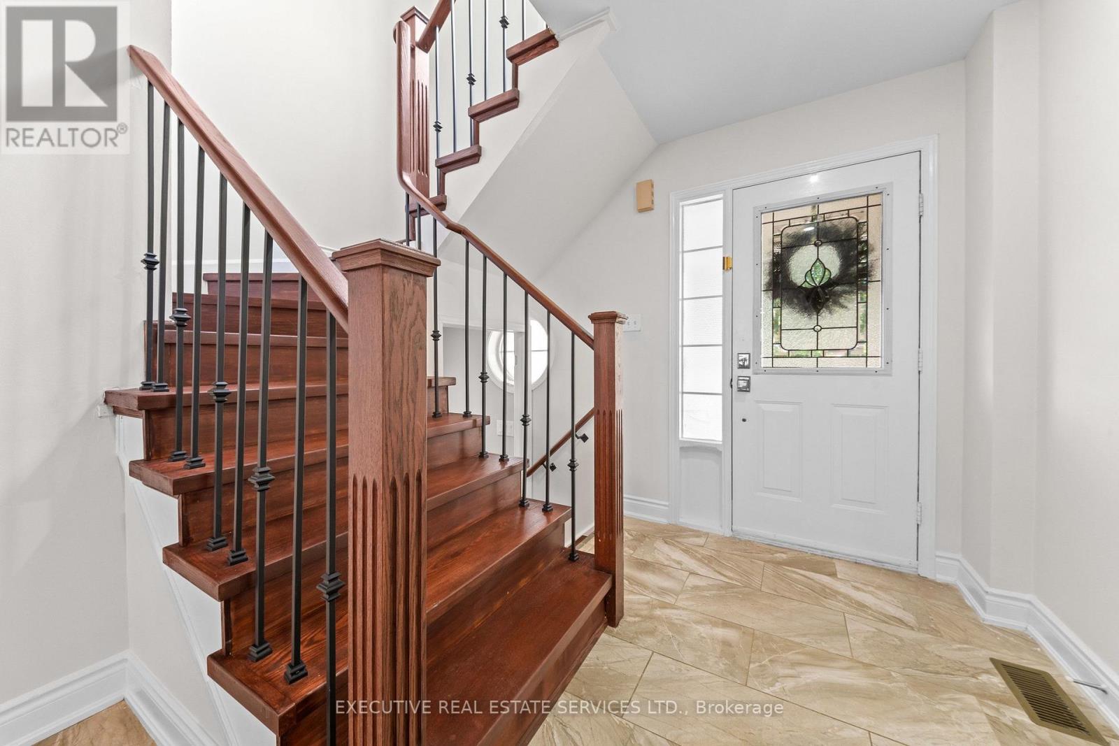 8 Spencer Drive N, Brampton, Ontario  L7A 2A4 - Photo 6 - W13747220