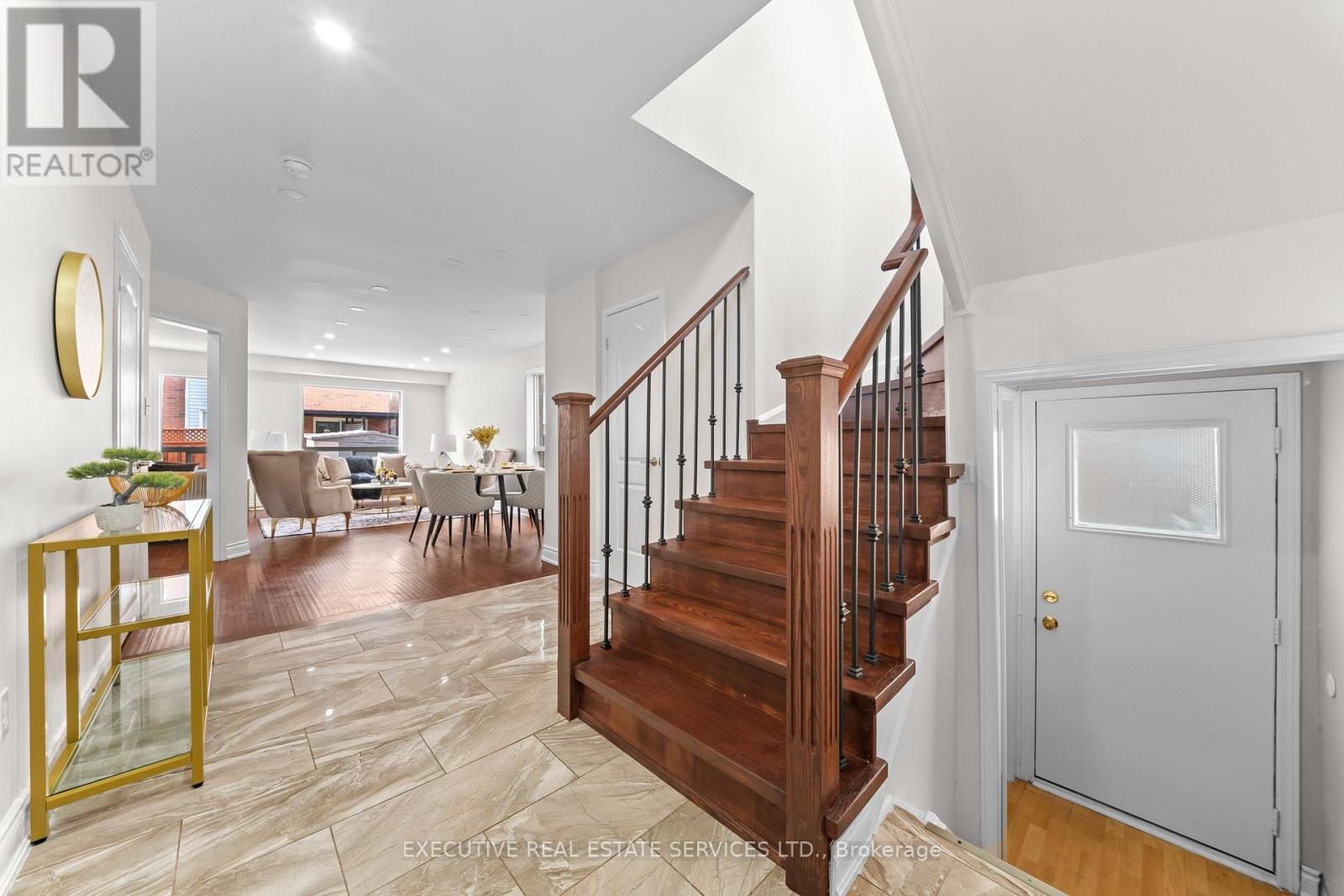 8 Spencer Drive N, Brampton, Ontario  L7A 2A4 - Photo 7 - W13747220