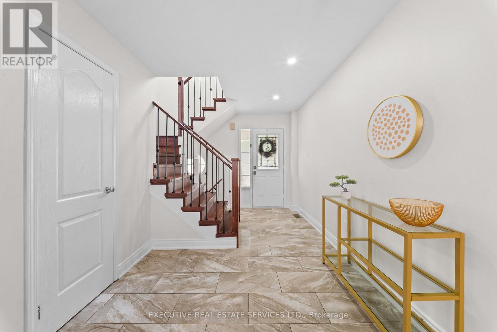 8 Spencer Drive N, Brampton, Ontario  L7A 2A4 - Photo 8 - W13747220