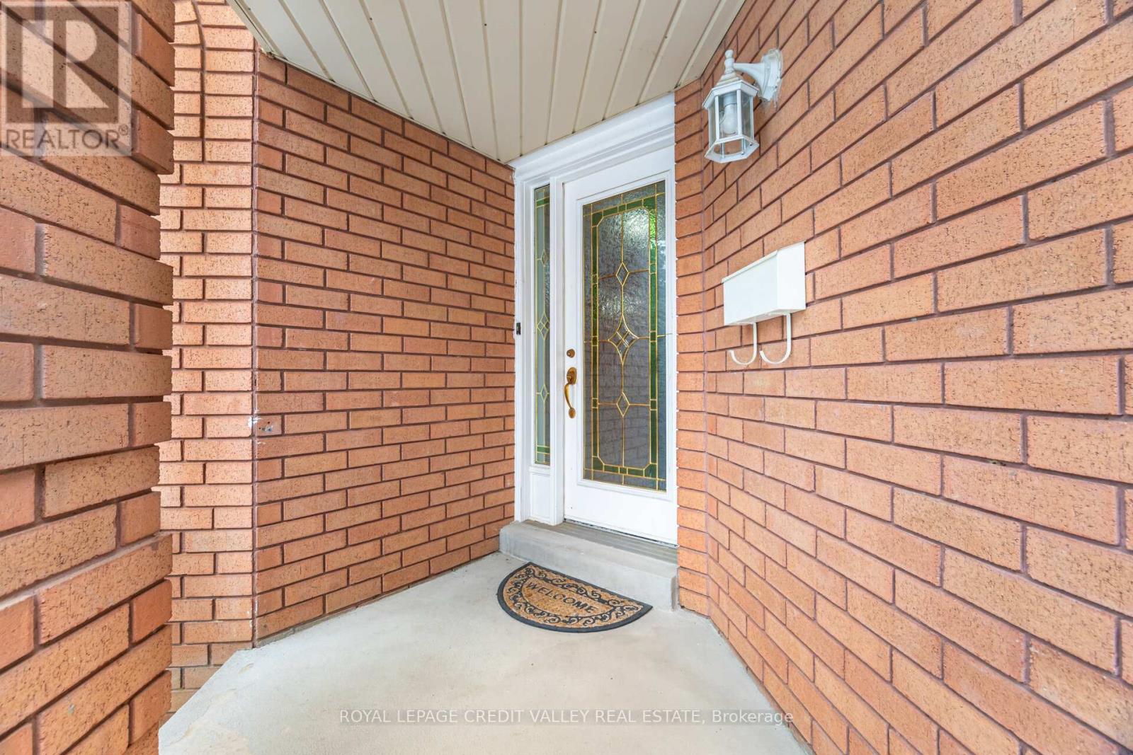 8 Livingston Drive, Caledon, Ontario  L7C 1A7 - Photo 5 - W13747338
