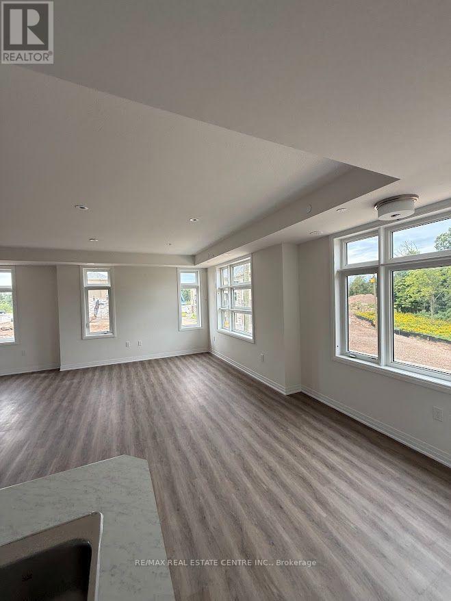 933 North Waterdown Drive, Hamilton, Ontario  L8B 1W3 - Photo 3 - X13734842
