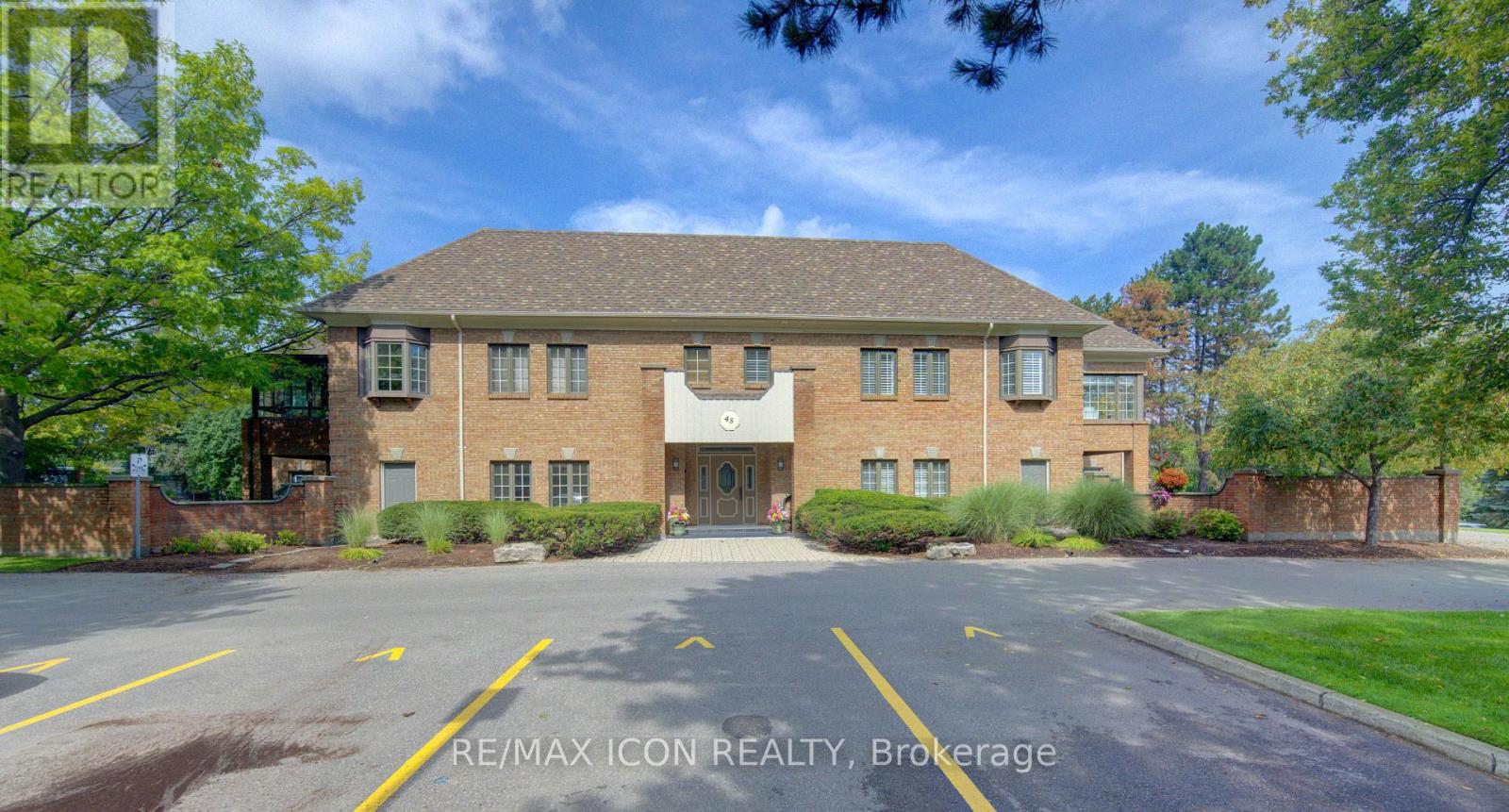 31 - 45 BLUE SPRINGS DRIVE, Waterloo, Ontario