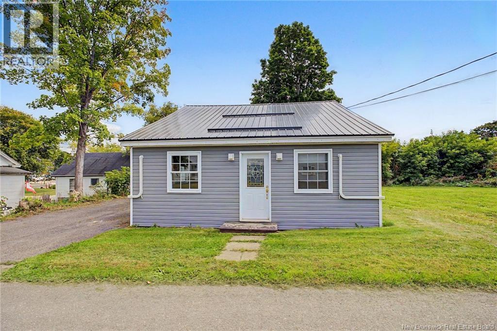 121 Charlotte Street, Woodstock, New Brunswick  E7M 1J9 - Photo 2 - NB147093