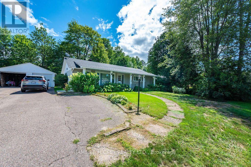 100 Glendale Avenue, Deep River, Ontario