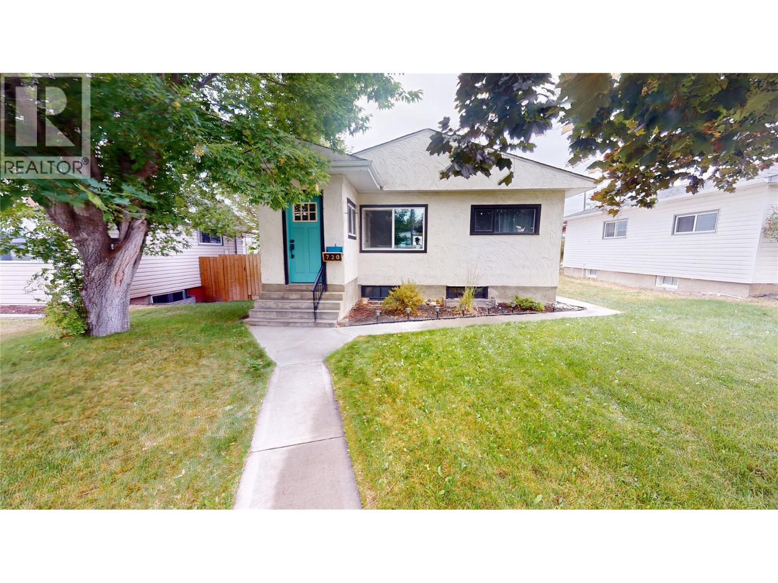 720 6th Street S, Cranbrook, British Columbia  V1C 1L3 - Photo 1 - 10399854
