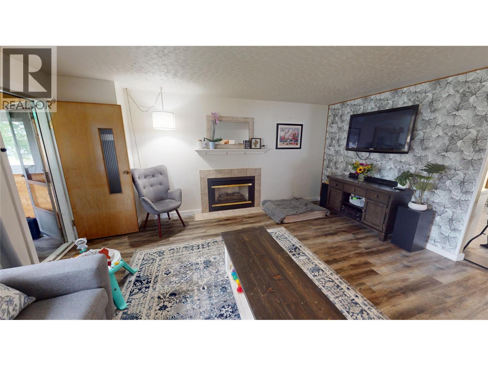 720 6th Street S, Cranbrook, British Columbia  V1C 1L3 - Photo 3 - 10399854
