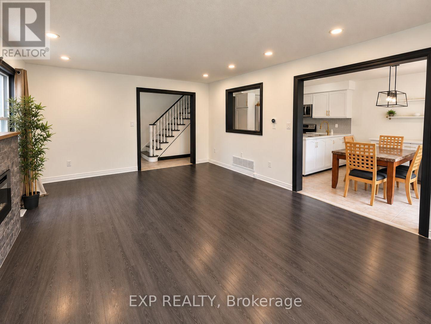 65 Pressed Brick Drive, Brampton, Ontario  L6V 4K5 - Photo 5 - W13716604