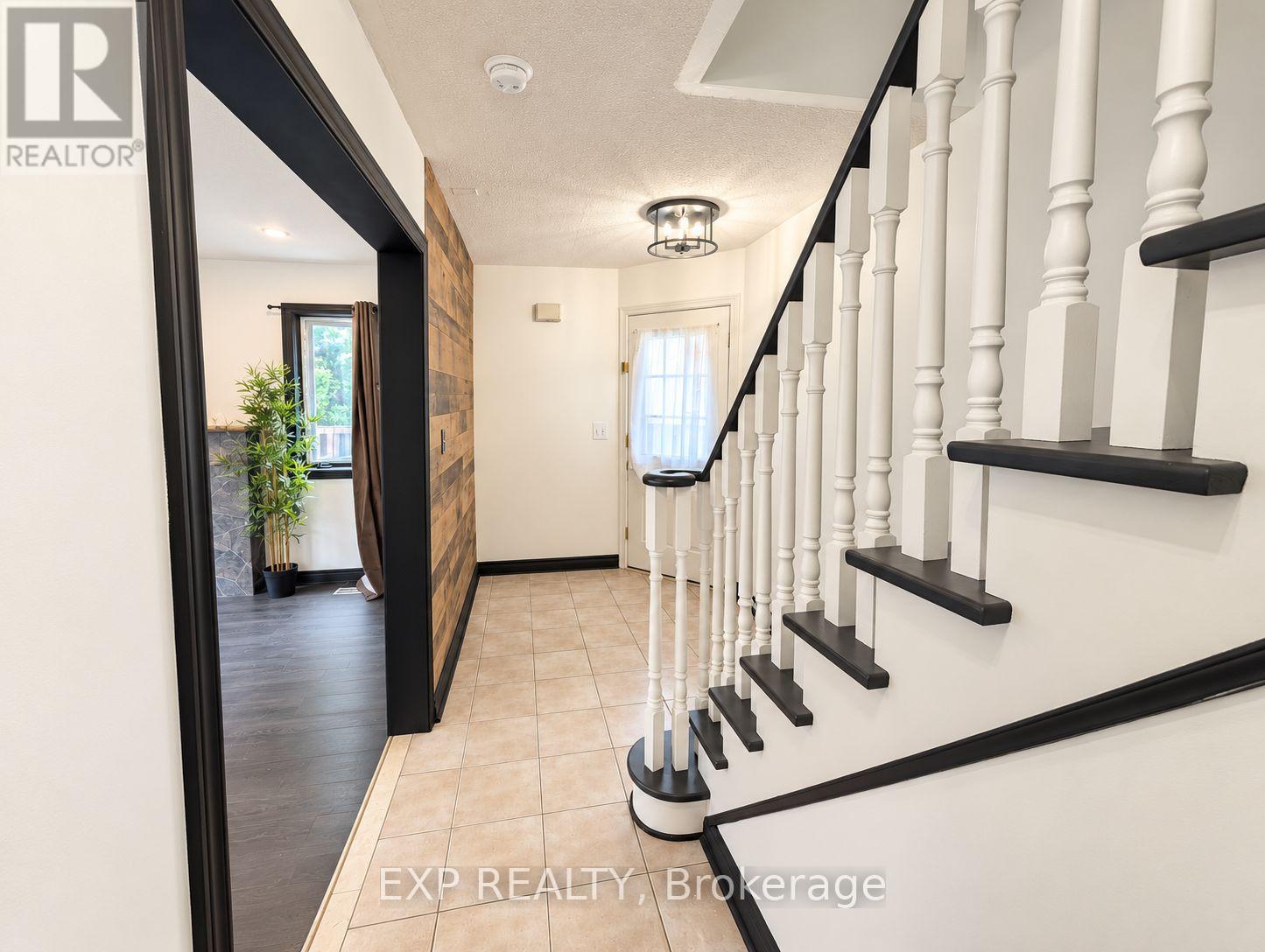 65 Pressed Brick Drive, Brampton, Ontario  L6V 4K5 - Photo 3 - W13716604