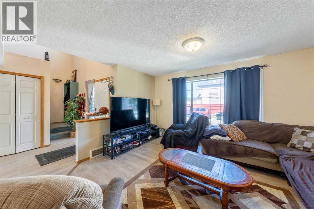 184 Erin Meadow Way SE, Calgary, Alberta  T2B 3P6 - Photo 8 - A2342166