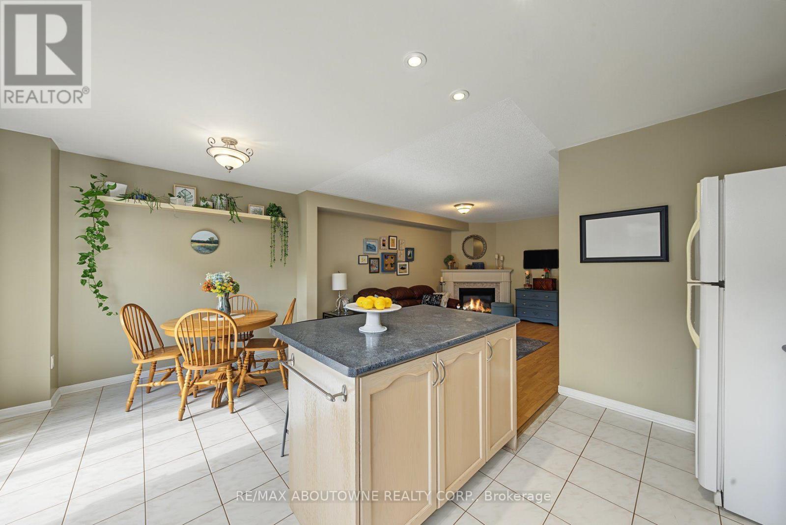 5110 Falconcrest Drive, Burlington, Ontario  L7L 6K5 - Photo 3 - W13747392