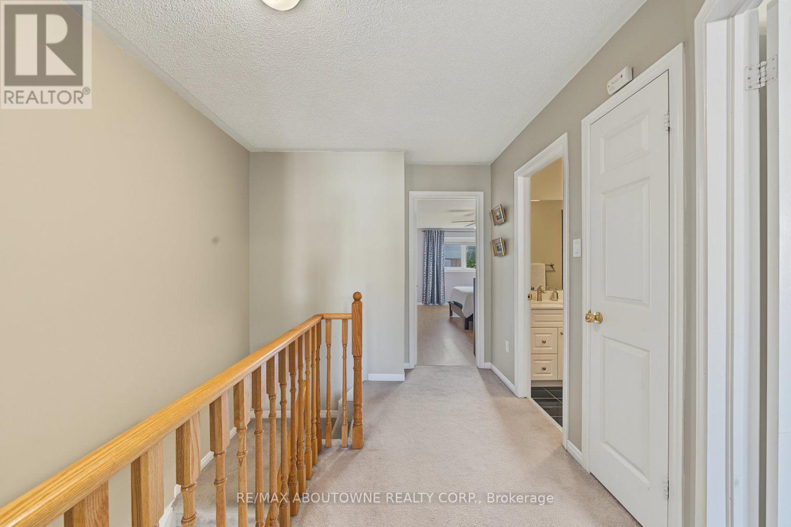 5110 Falconcrest Drive, Burlington, Ontario  L7L 6K5 - Photo 6 - W13747392