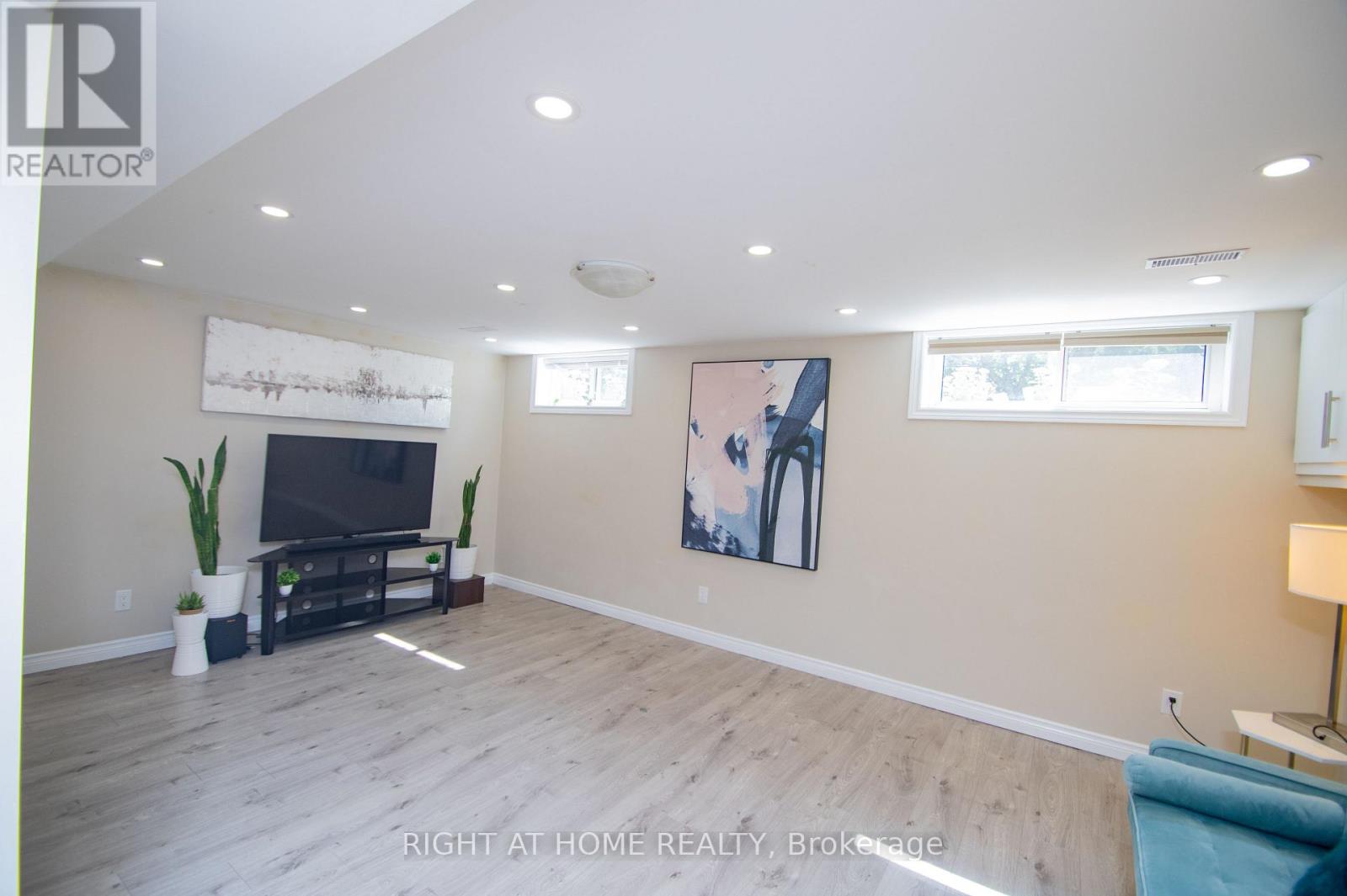 65 Bridgenorth Crescent, Toronto, Ontario  M9V 2M5 - Photo 21 - W12835274