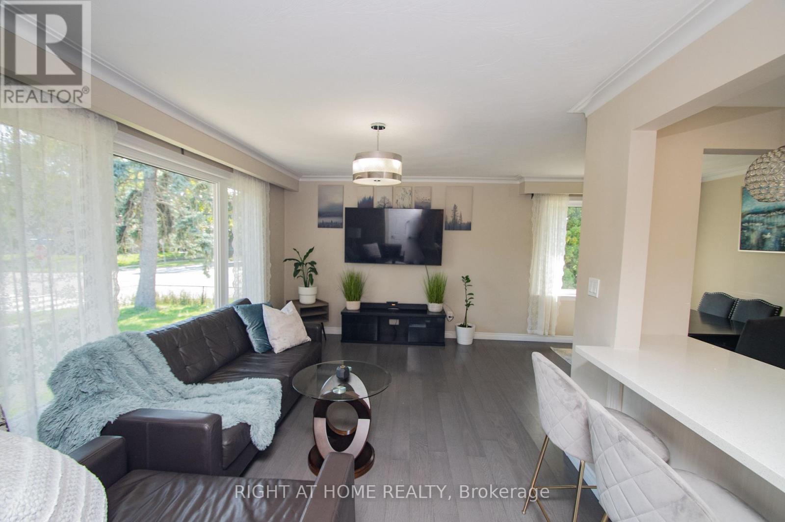65 BRIDGENORTH CRESCENT, Toronto, Ontario