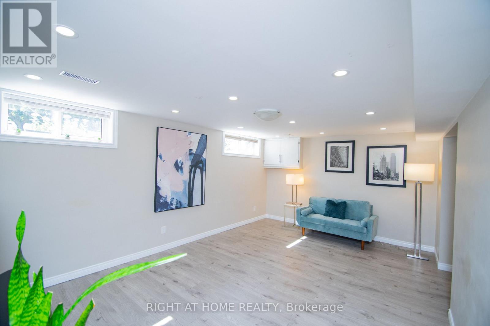 65 Bridgenorth Crescent, Toronto, Ontario  M9V 2M5 - Photo 22 - W12835274
