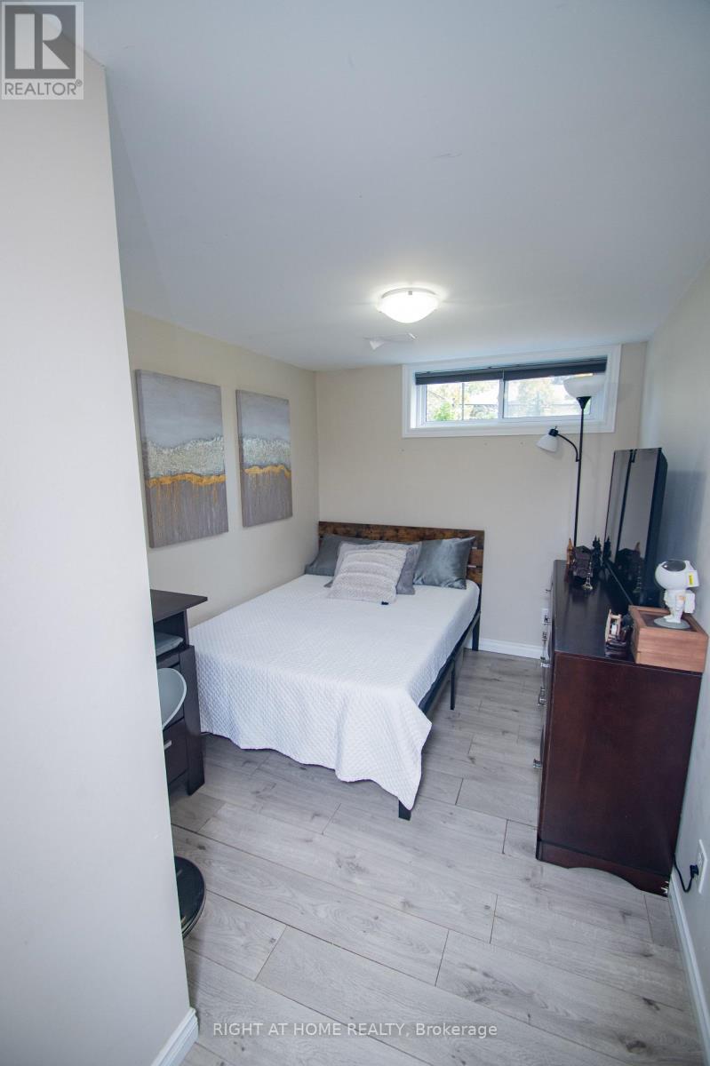 65 Bridgenorth Crescent, Toronto, Ontario  M9V 2M5 - Photo 26 - W12835274