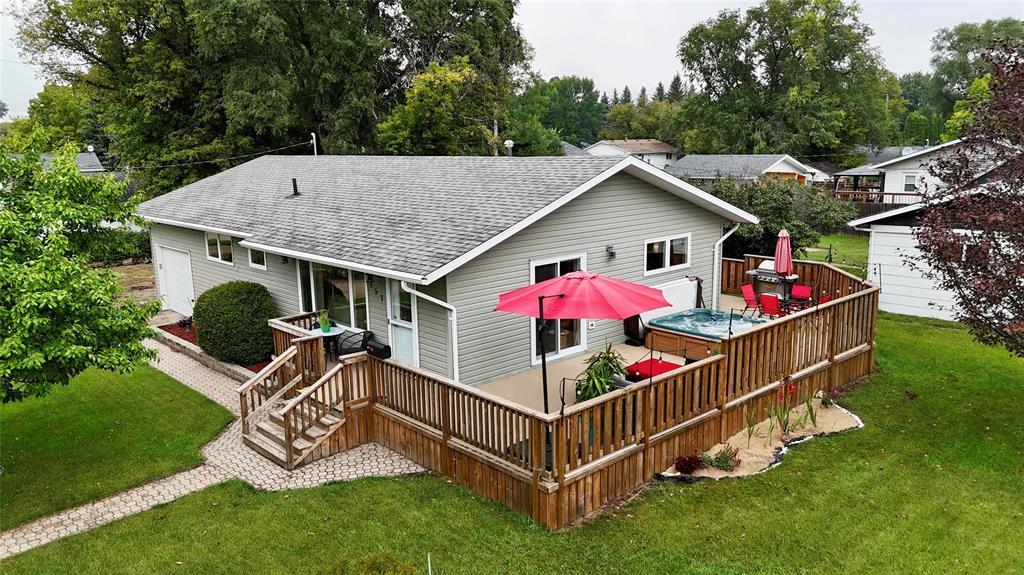 157 3rd Avenue NW, Carman, Manitoba  R0G 0J0 - Photo 1 - 202622218
