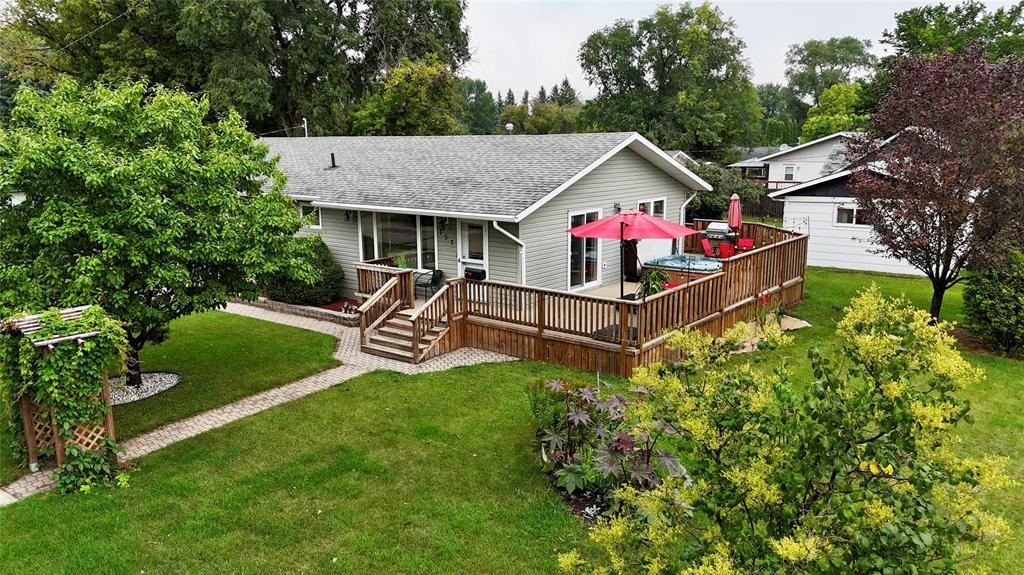 157 3rd Avenue NW, Carman, Manitoba  R0G 0J0 - Photo 37 - 202622218