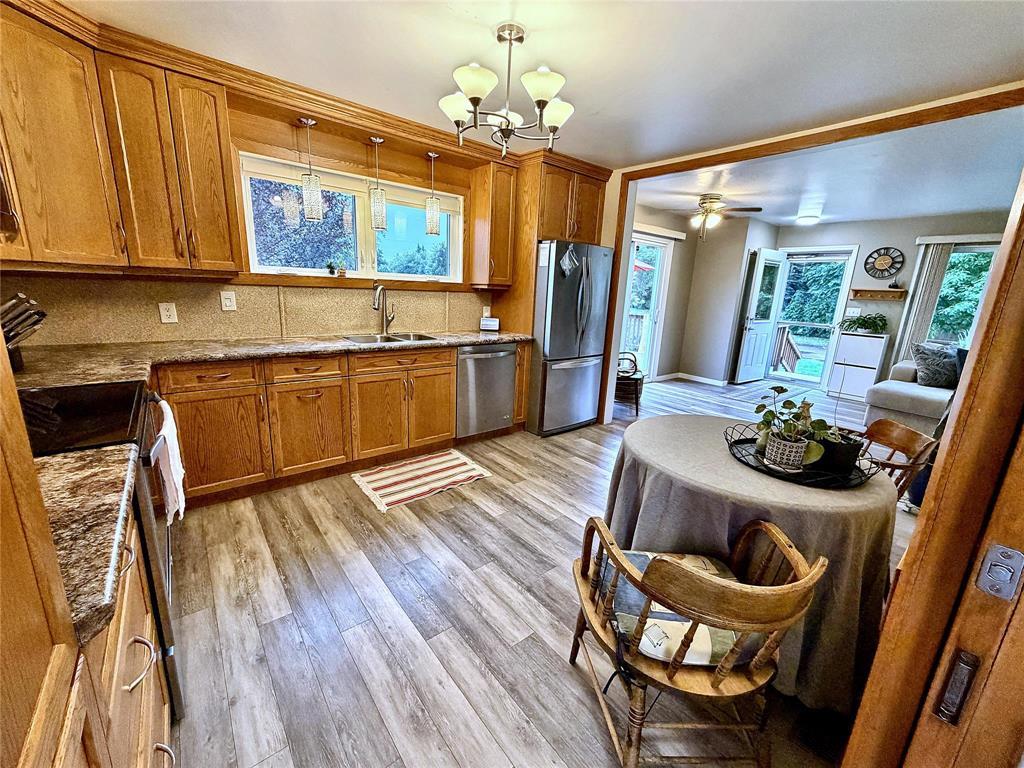 157 3rd Avenue NW, Carman, Manitoba  R0G 0J0 - Photo 5 - 202622218