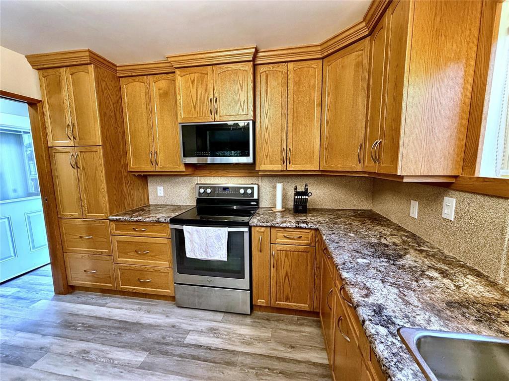 157 3rd Avenue NW, Carman, Manitoba  R0G 0J0 - Photo 7 - 202622218