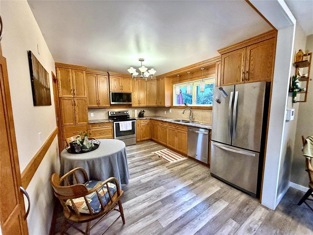 157 3rd Avenue NW, Carman, Manitoba  R0G 0J0 - Photo 4 - 202622218
