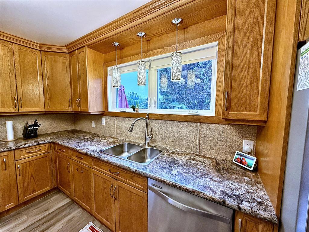 157 3rd Avenue NW, Carman, Manitoba  R0G 0J0 - Photo 8 - 202622218