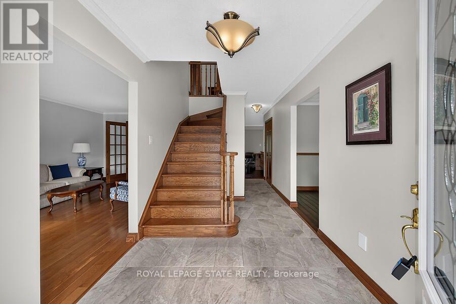 109 Maple Drive, Hamilton, Ontario  L8G 4T2 - Photo 2 - X13747370