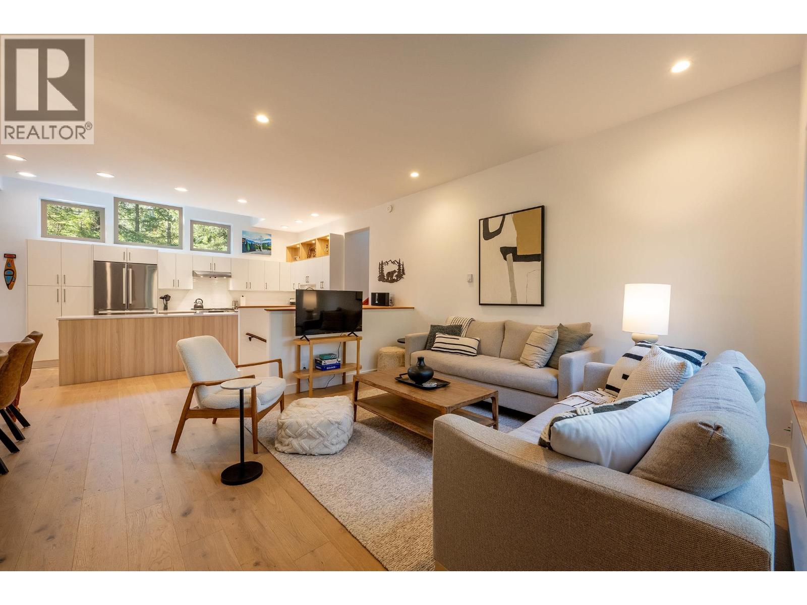 3125 Hawthorne Place, Whistler, British Columbia  V8E 0B8 - Photo 2 - R3160503