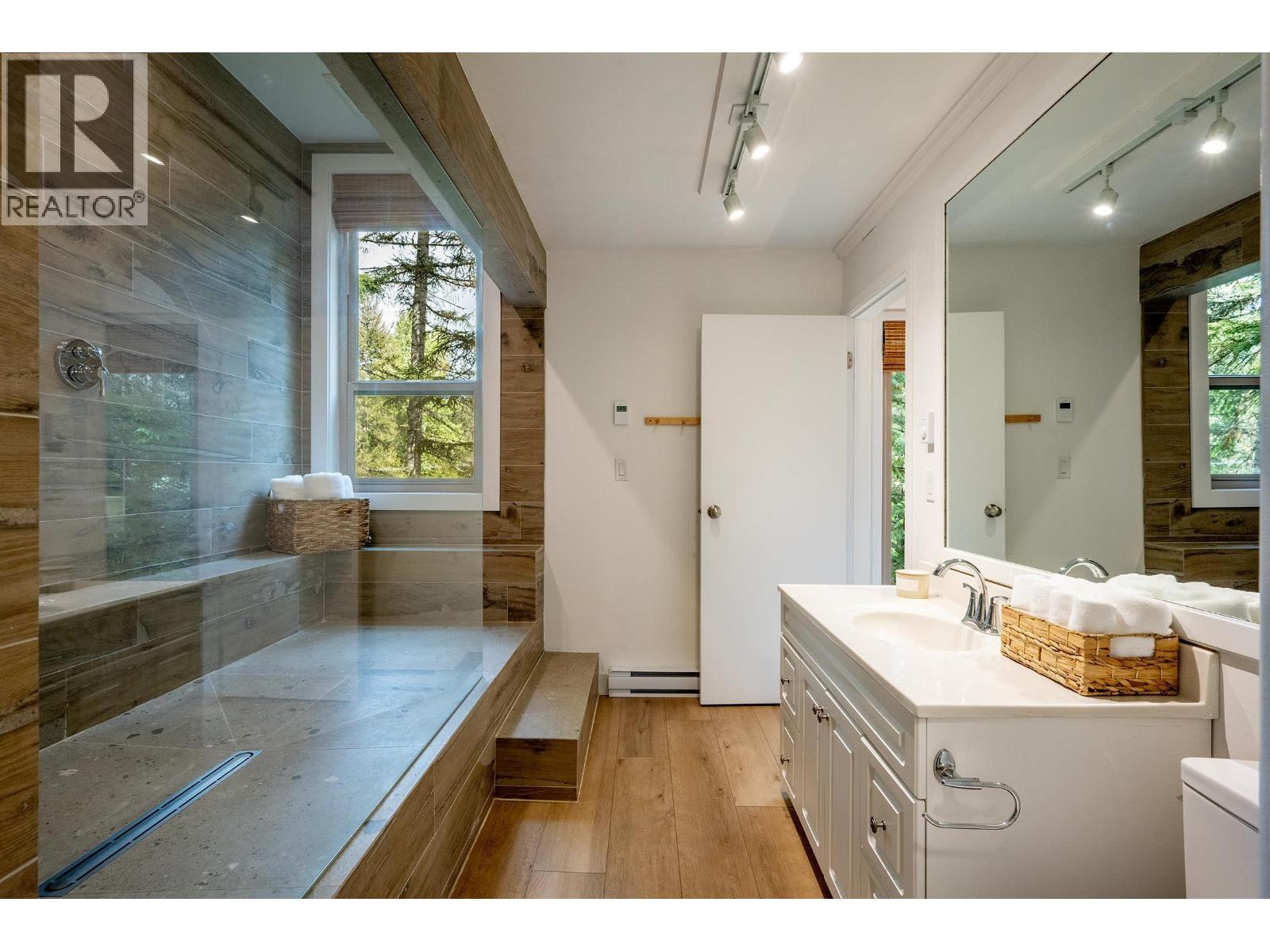 3125 Hawthorne Place, Whistler, British Columbia  V8E 0B8 - Photo 32 - R3160503