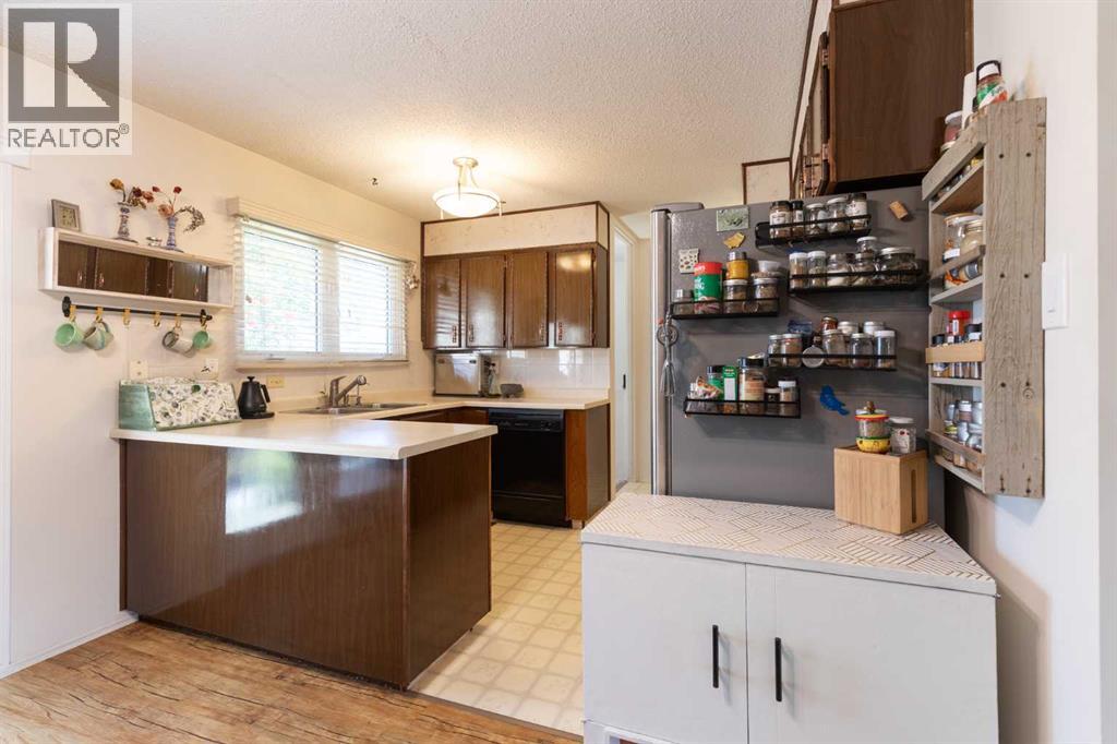 2335 Porter Place SE, Medicine Hat, Alberta  T1B 1E4 - Photo 7 - A2342101
